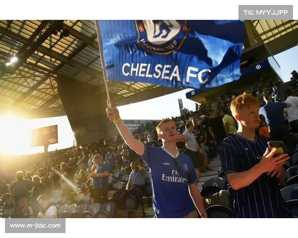 球迷抗议斯特拉斯堡主帅跳槽切尔西，多俱乐部模式引发诚信争议